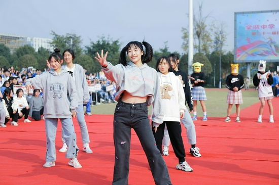 创下当地彩